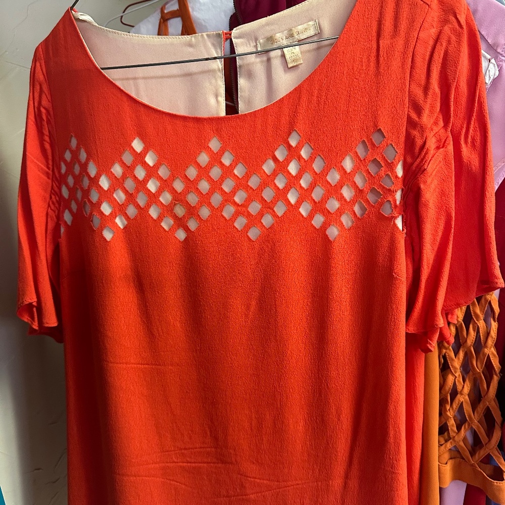 Lattice, cut flutter top professional top